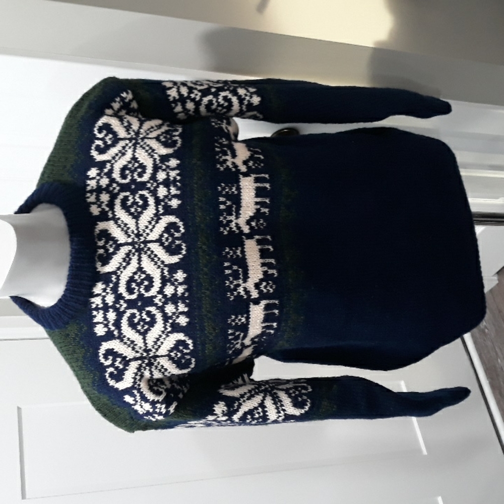 Saga Knit mens handknit blue,  green and white wool sweater. Medium. NWOT